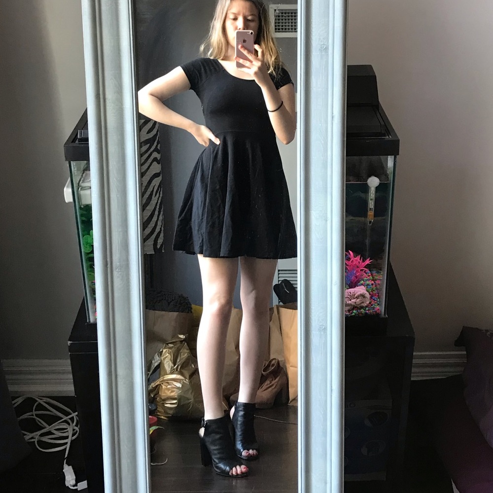 Slit back little black dress - Picture 6 of 7